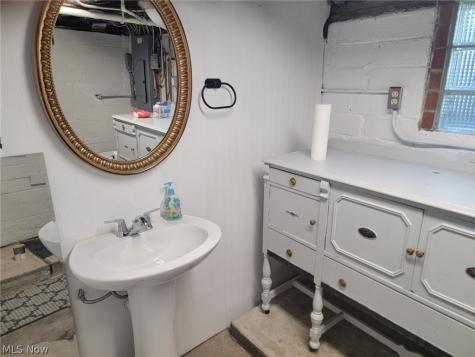 233 S Point Drive Avon Lake OH 44012