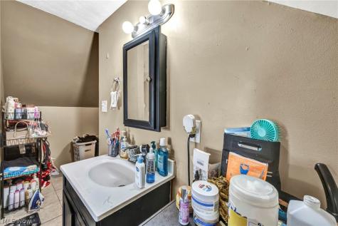 7914 Dorver Avenue Cleveland OH 44105