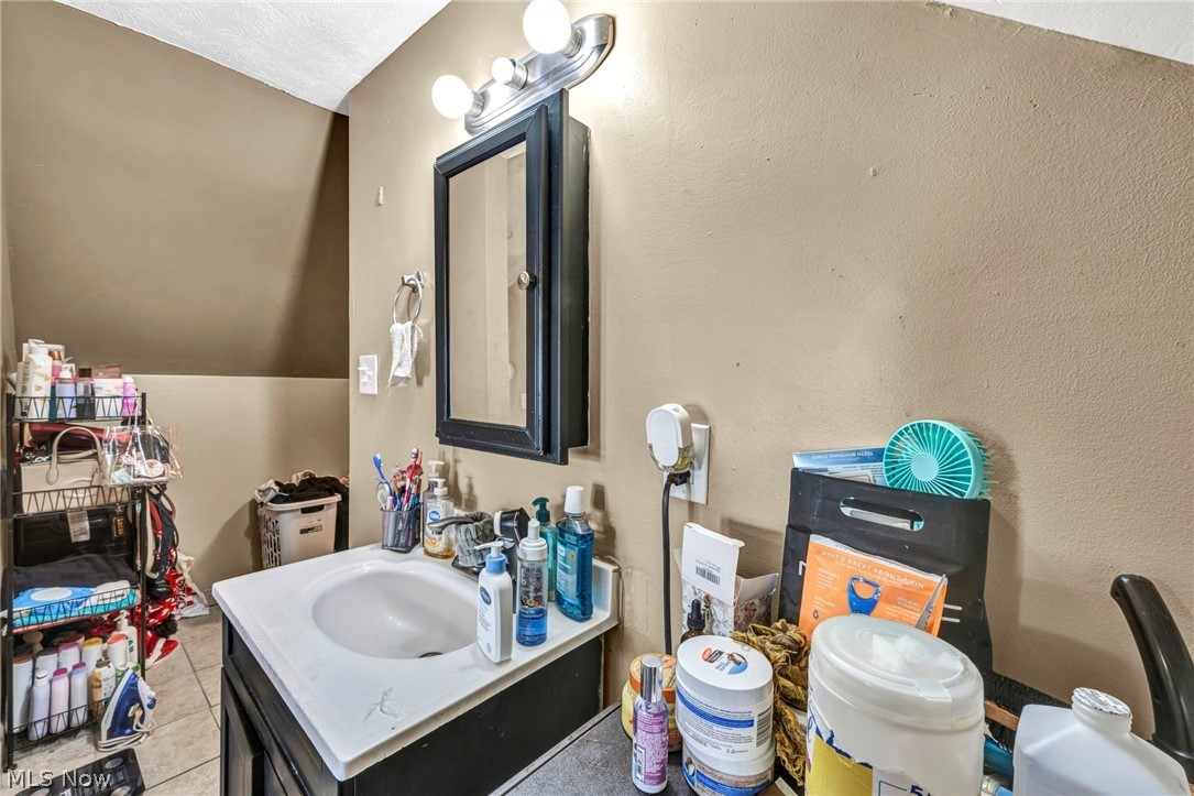 7914 Dorver Avenue Cleveland OH 44105