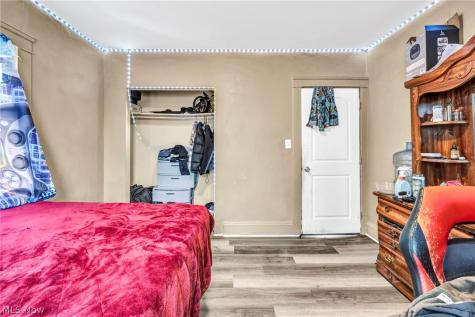 7914 Dorver Avenue Cleveland OH 44105