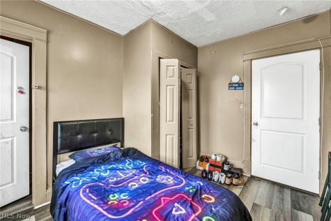 7914 Dorver Avenue Cleveland OH 44105