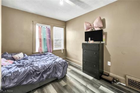 7914 Dorver Avenue Cleveland OH 44105