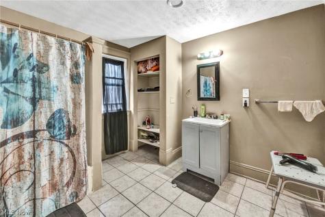 7914 Dorver Avenue Cleveland OH 44105