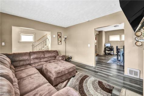 7914 Dorver Avenue Cleveland OH 44105