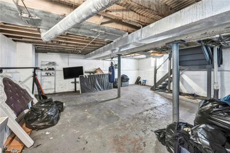 7914 Dorver Avenue Cleveland OH 44105