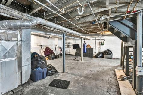 7914 Dorver Avenue Cleveland OH 44105