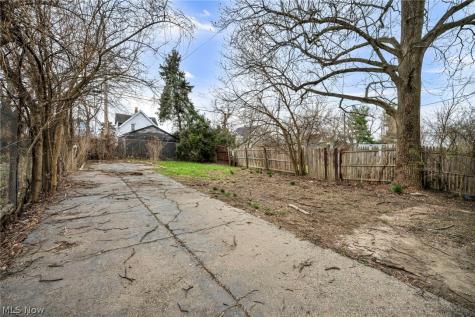 7914 Dorver Avenue Cleveland OH 44105