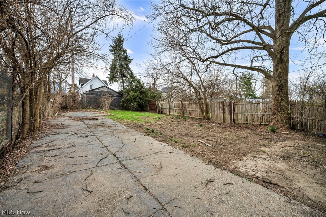 7914 Dorver Avenue Cleveland OH 44105