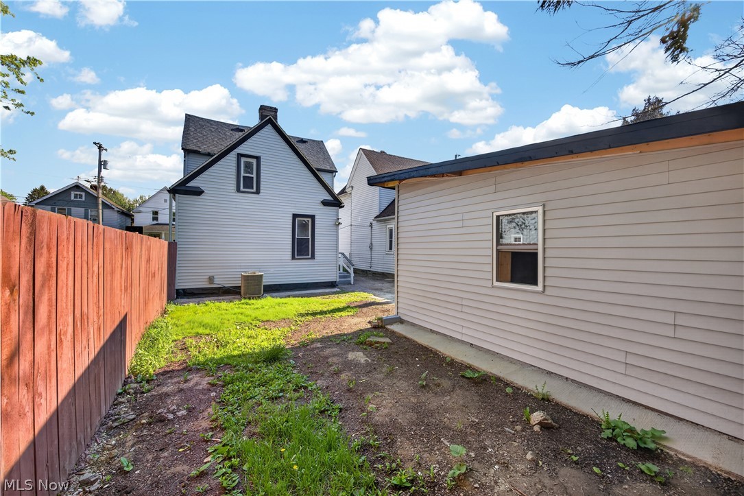 2212 Selzer Avenue Cleveland OH 44109