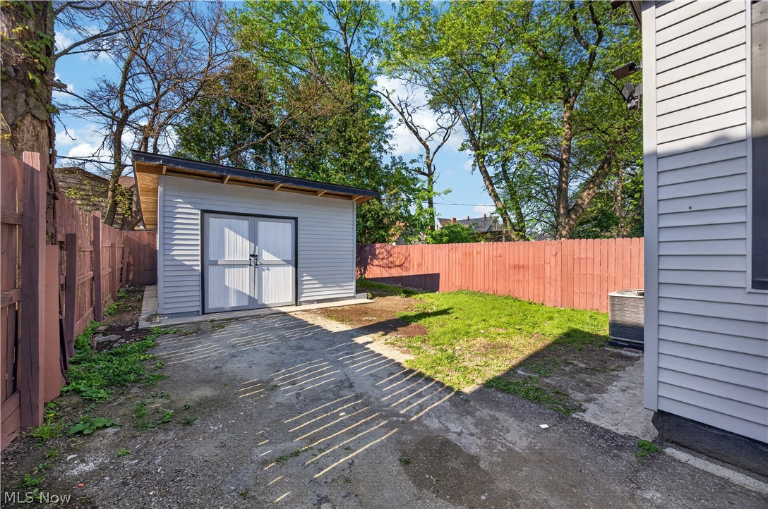 2212 Selzer Avenue Cleveland OH 44109