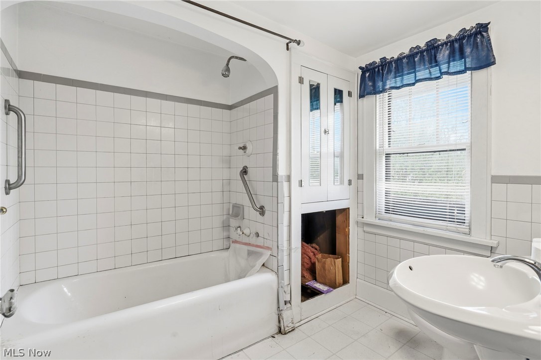 1616 Greenlawn Avenue Akron OH 44301