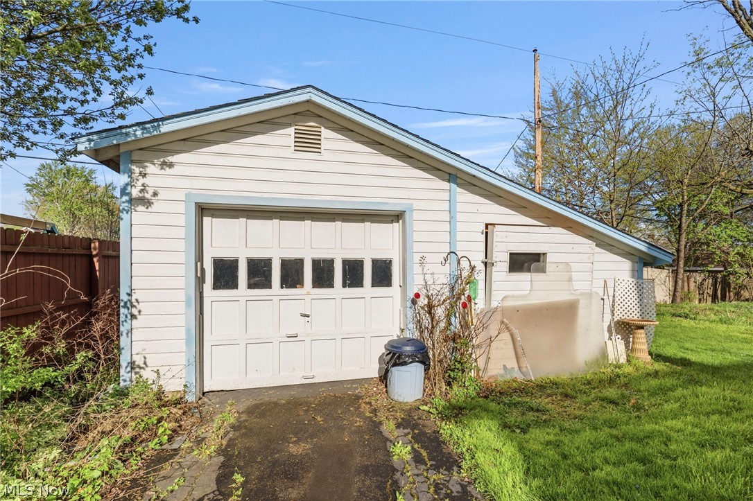 1616 Greenlawn Avenue Akron OH 44301