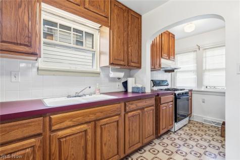 1616 Greenlawn Avenue Akron OH 44301