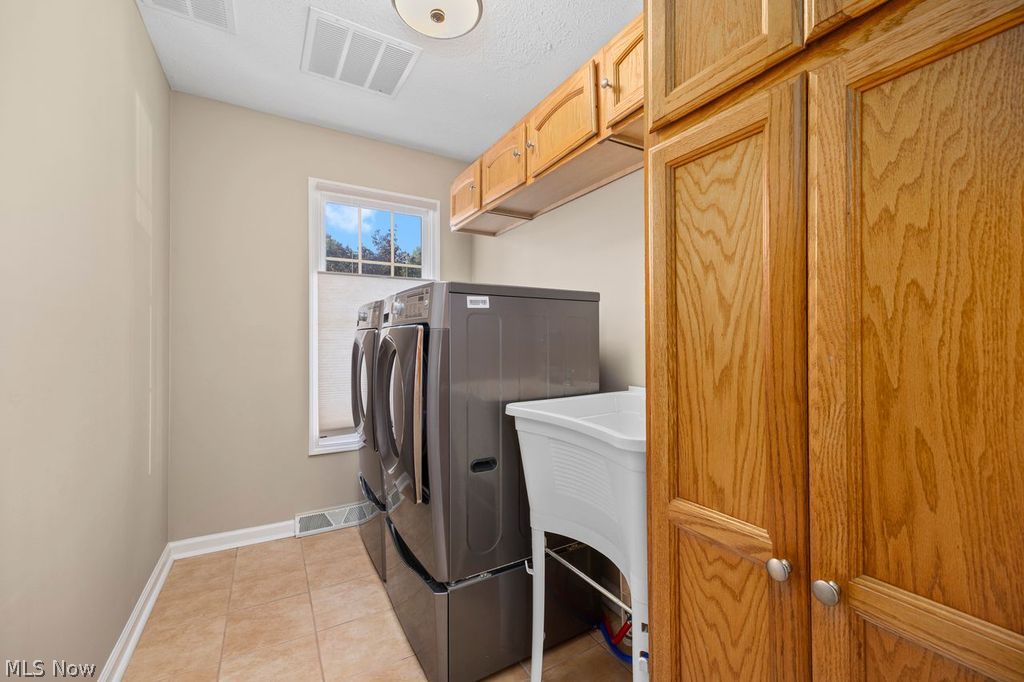 19563 Castletown Drive SE Strongsville OH 44136