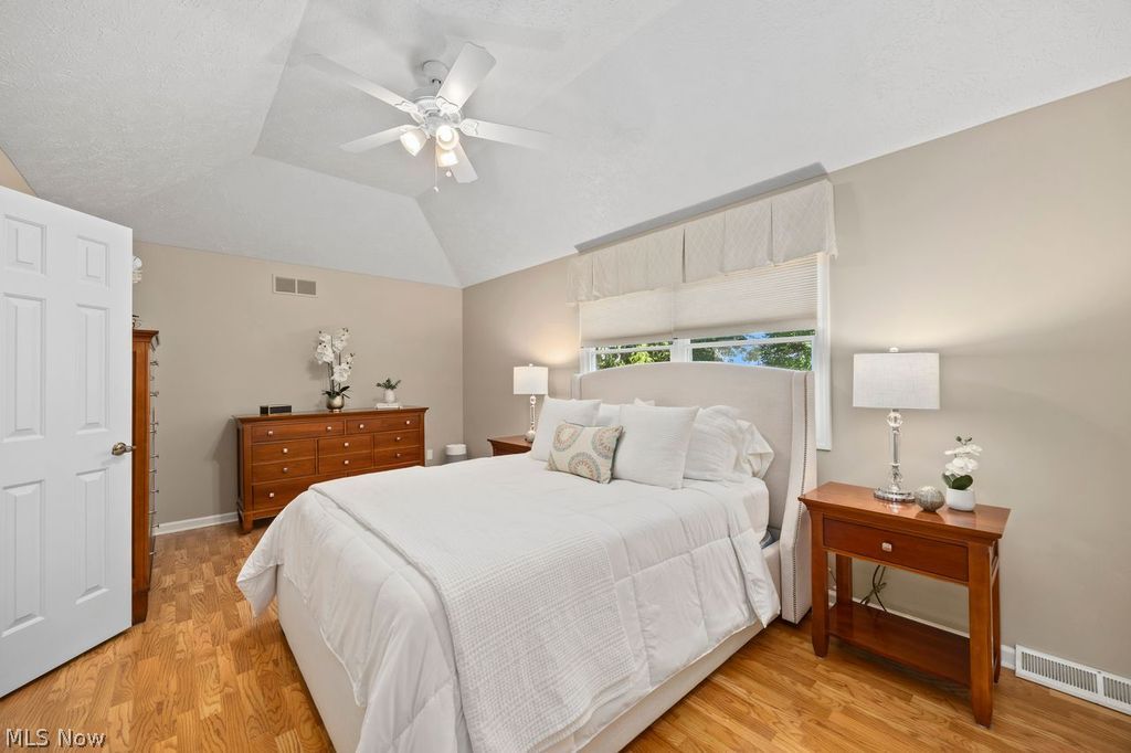 19563 Castletown Drive SE Strongsville OH 44136