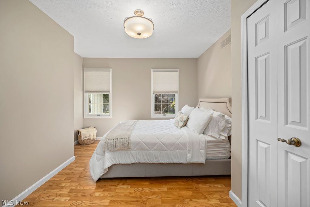19563 Castletown Drive SE Strongsville OH 44136