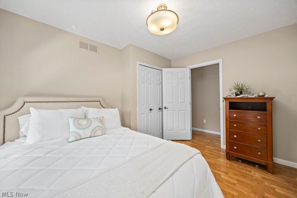 19563 Castletown Drive SE Strongsville OH 44136
