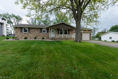 1094 Desert Street NE Uniontown OH 44685