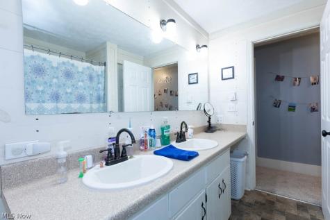 1094 Desert Street NE Uniontown OH 44685