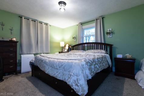 1094 Desert Street NE Uniontown OH 44685