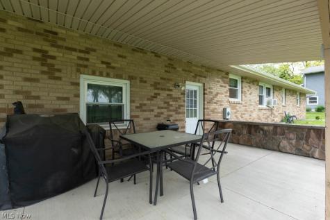 1094 Desert Street NE Uniontown OH 44685