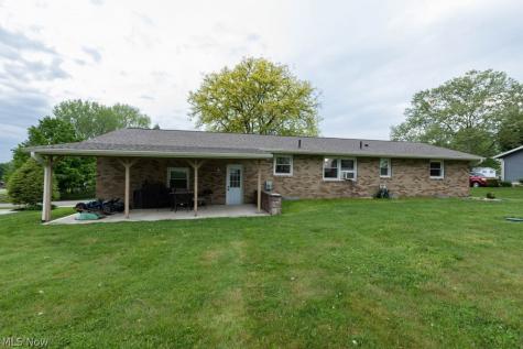 1094 Desert Street NE Uniontown OH 44685