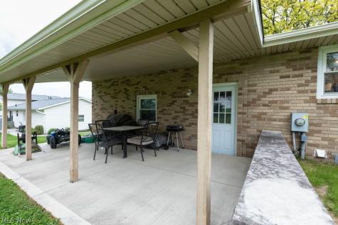 1094 Desert Street NE Uniontown OH 44685