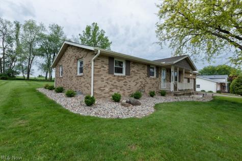 1094 Desert Street NE Uniontown OH 44685
