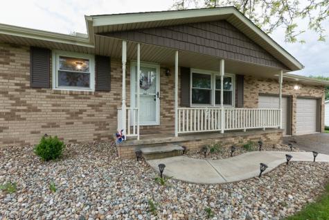 1094 Desert Street NE Uniontown OH 44685