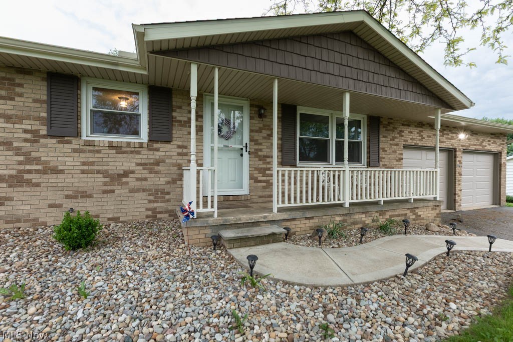 1094 Desert Street NE Uniontown OH 44685