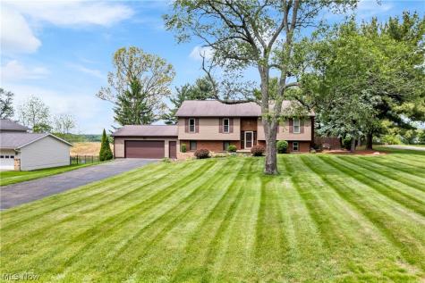 11033 Santa Fe Trail NE Hartville OH 44632