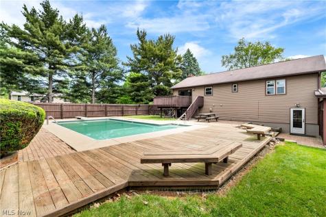 11033 Santa Fe Trail NE Hartville OH 44632