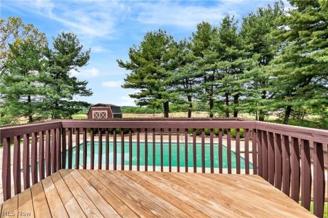 11033 Santa Fe Trail NE Hartville OH 44632
