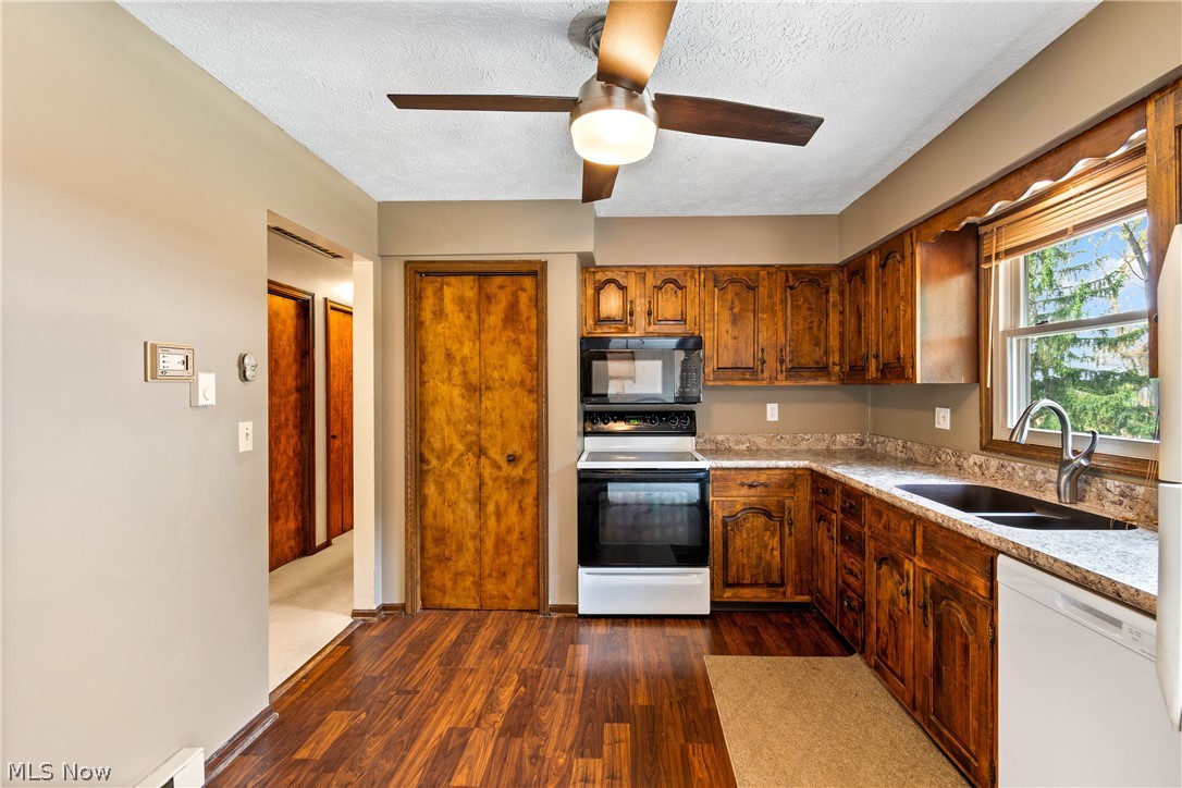 11033 Santa Fe Trail NE Hartville OH 44632