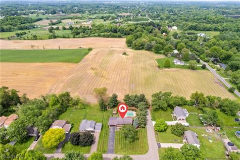 11033 Santa Fe Trail NE Hartville OH 44632