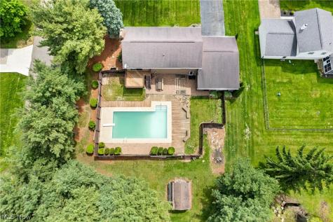 11033 Santa Fe Trail NE Hartville OH 44632