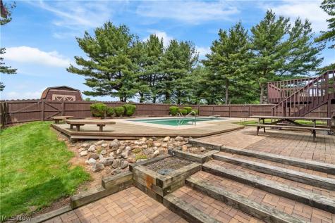 11033 Santa Fe Trail NE Hartville OH 44632