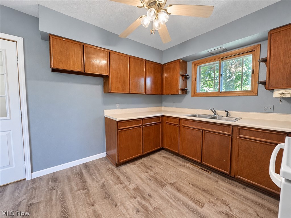 3236 N Pleasant Drive East Palestine OH 44413