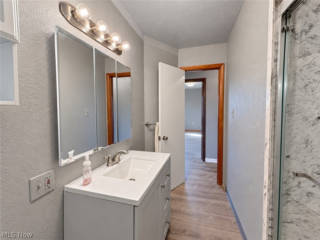 3236 N Pleasant Drive East Palestine OH 44413
