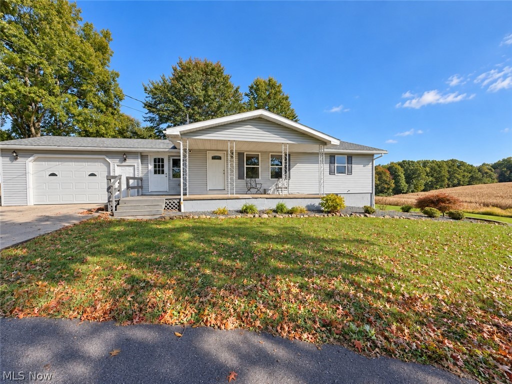 3236 N Pleasant Drive East Palestine OH 44413