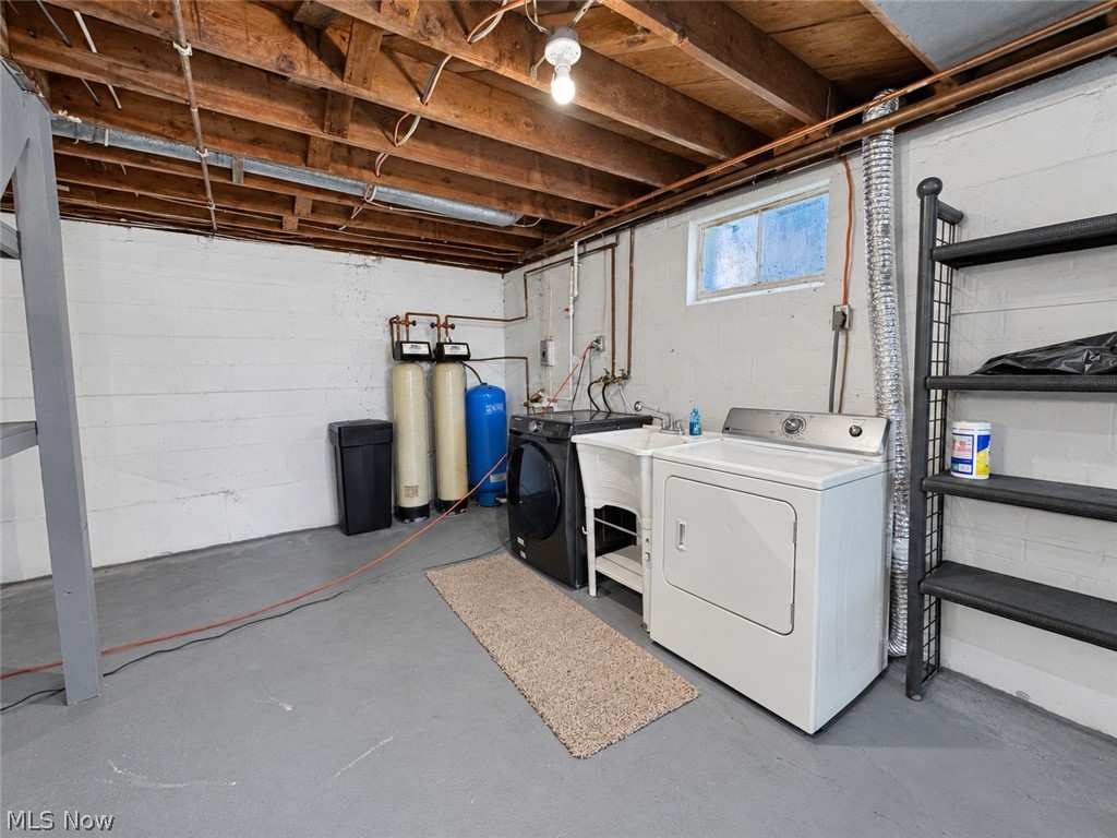 3236 N Pleasant Drive East Palestine OH 44413
