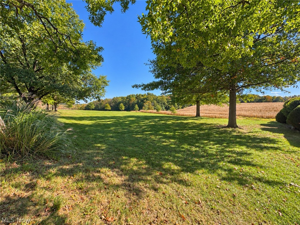 3236 N Pleasant Drive East Palestine OH 44413
