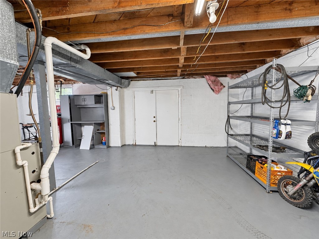 3236 N Pleasant Drive East Palestine OH 44413