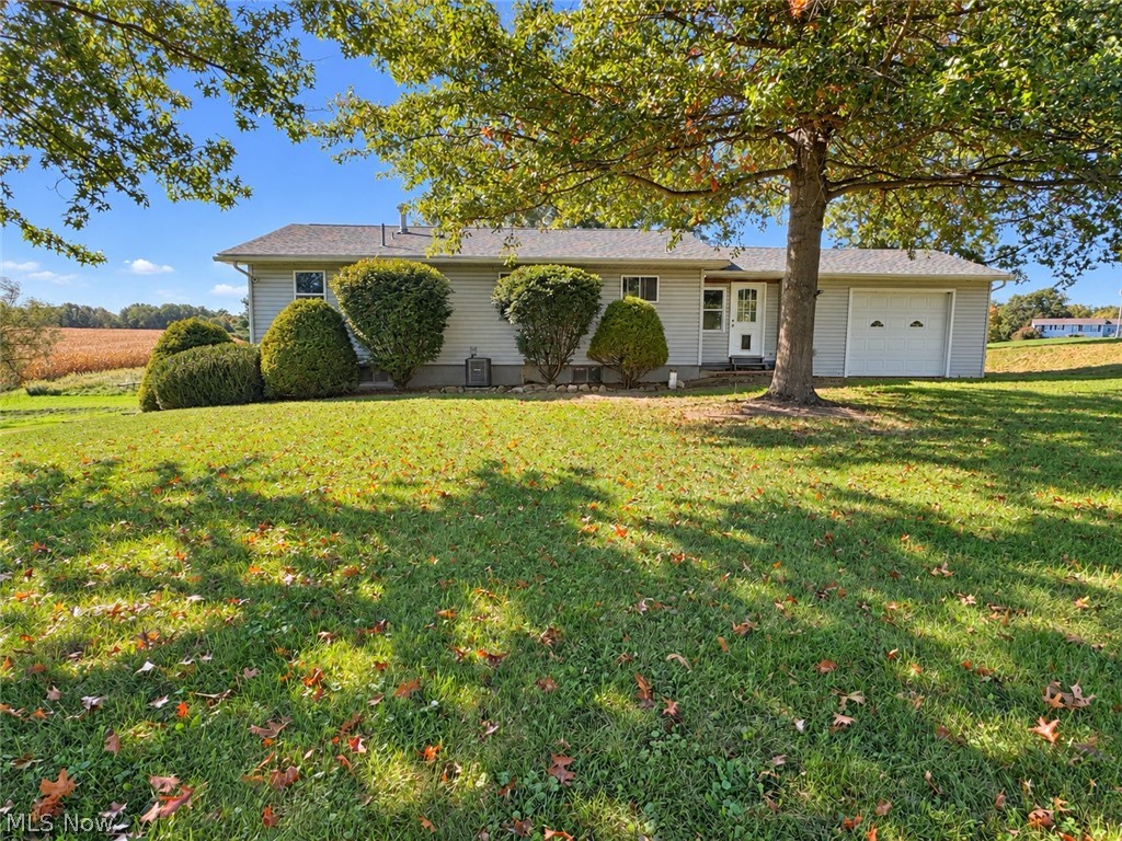 3236 N Pleasant Drive East Palestine OH 44413