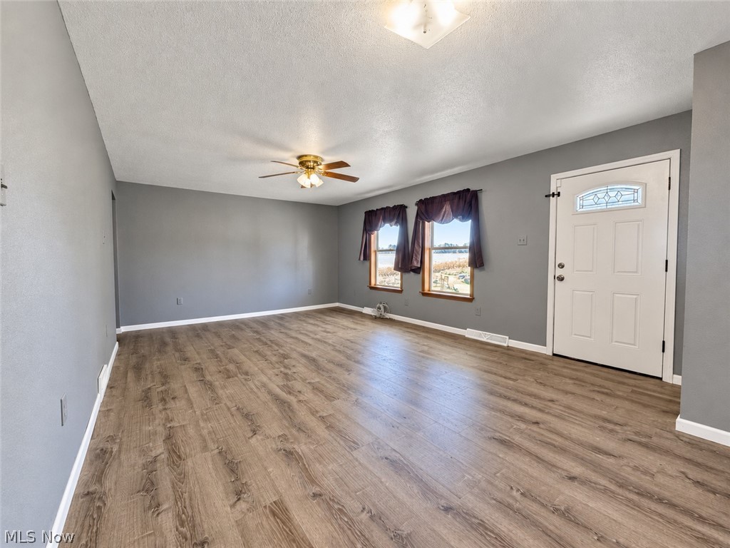 3236 N Pleasant Drive East Palestine OH 44413