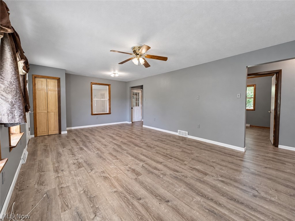 3236 N Pleasant Drive East Palestine OH 44413