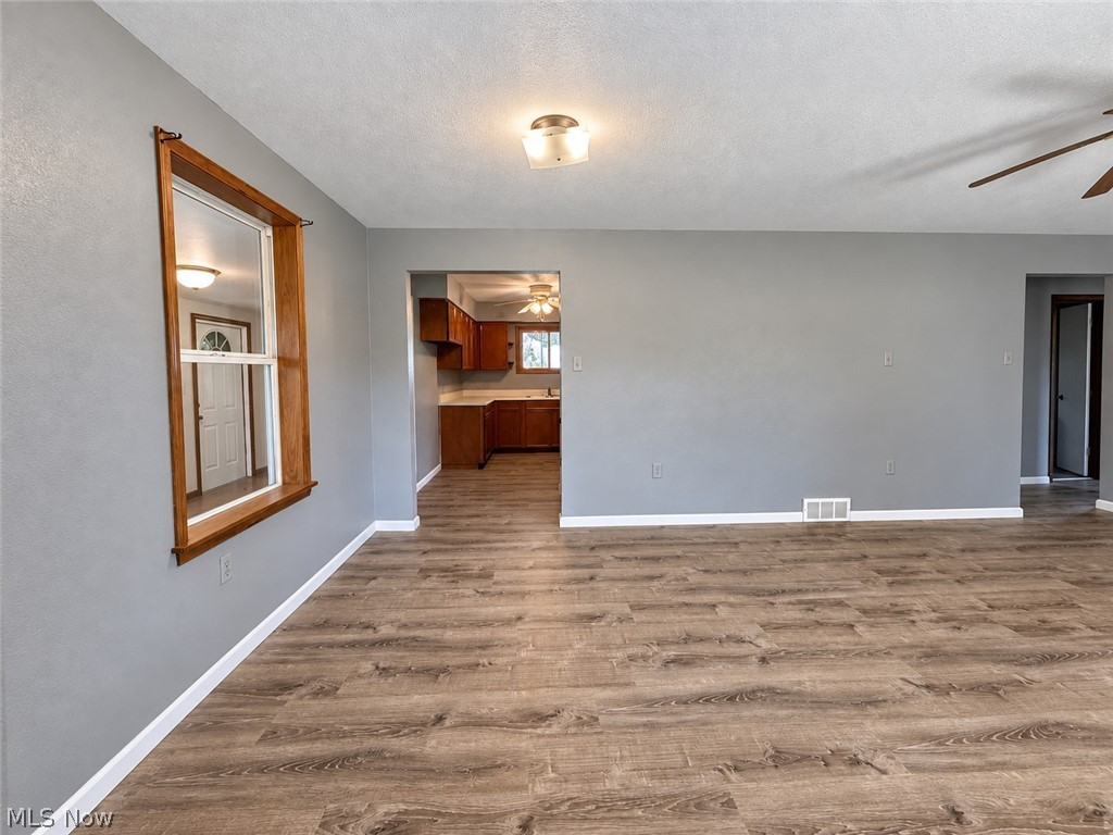 3236 N Pleasant Drive East Palestine OH 44413