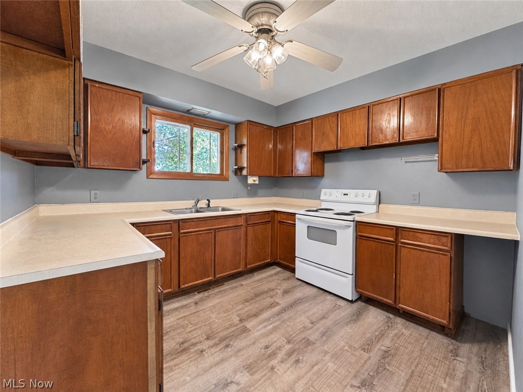 3236 N Pleasant Drive East Palestine OH 44413
