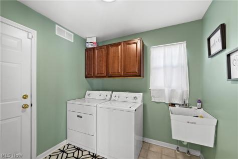 9527 Covington Avenue Cleveland OH 44105