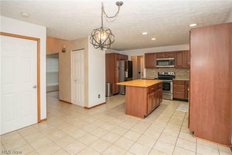 6526 Sugargrove Circle NE Canton OH 44721